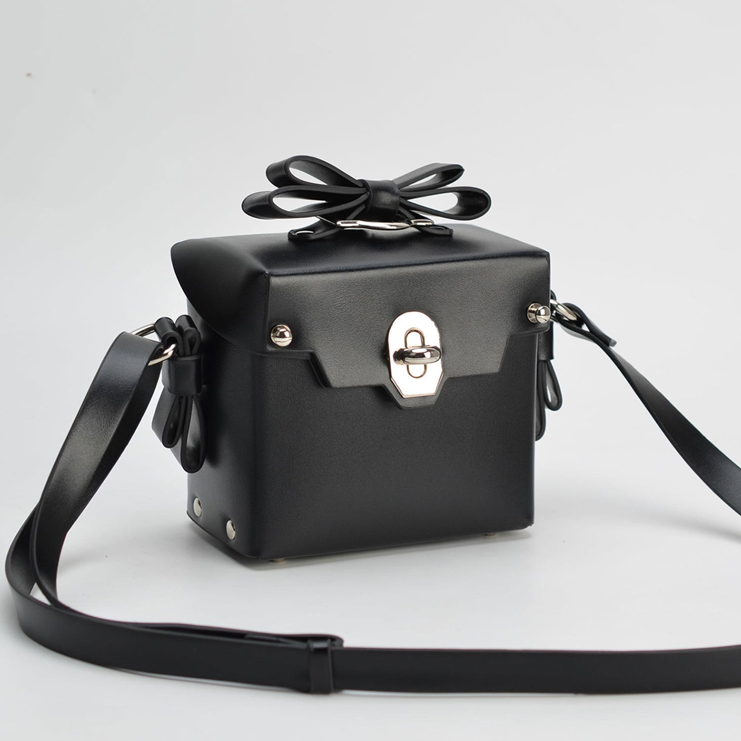 R-C Retro Rivet Bow Shoulder Bag - Small Square Design