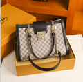 Vuitt Women's Leather Chain Shoulder Bag (One Piece)